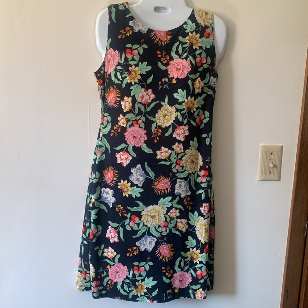 NWOT Tommy Hilfiger Short Sleeve Floral Dress.